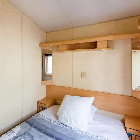 Дом отдыха Mobile In Near Miramar Ла-Лонд-ле-Мор